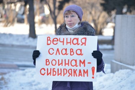 Коммунисты Иркутска почтили память советских воинов в День Неизвестного солдата Коммунисты Иркутска почтили память советских воинов в День Неизвестного солдата