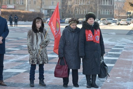 Коммунисты Иркутска почтили память советских воинов в День Неизвестного солдата Коммунисты Иркутска почтили память советских воинов в День Неизвестного солдата