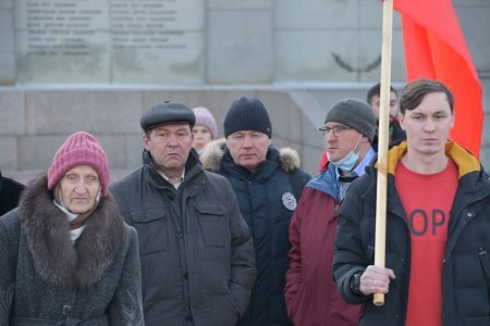 Коммунисты Иркутска почтили память советских воинов в День Неизвестного солдата Коммунисты Иркутска почтили память советских воинов в День Неизвестного солдата
